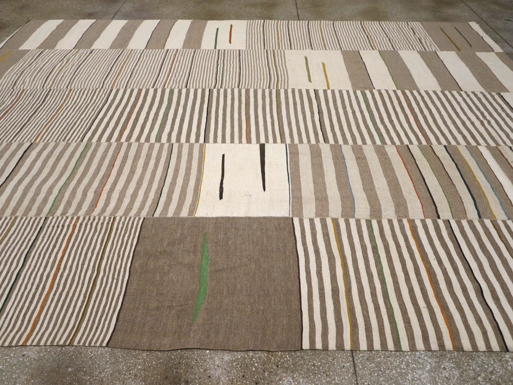 Contemporary Turkish Flatweave Kilim Room Size Carpet, No.31075 - Galerie Shabab