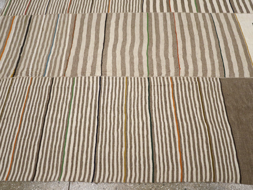 Contemporary Turkish Flatweave Kilim Room Size Carpet, No.31075 - Galerie Shabab