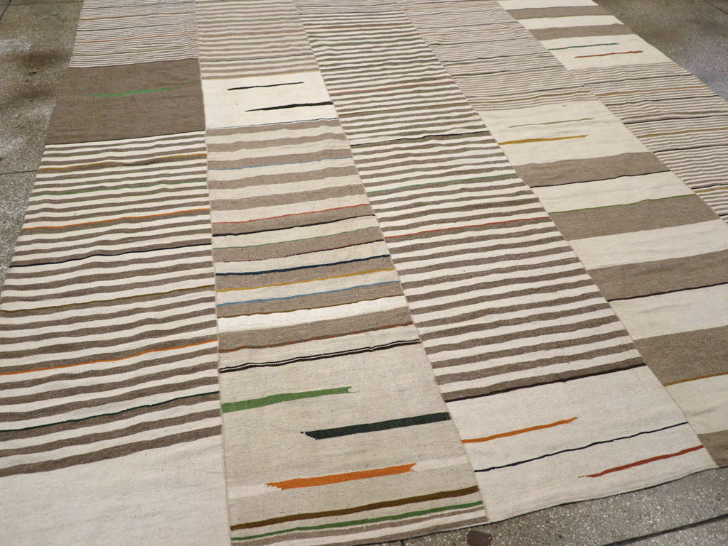 Contemporary Turkish Flatweave Kilim Room Size Carpet, No.31075 - Galerie Shabab
