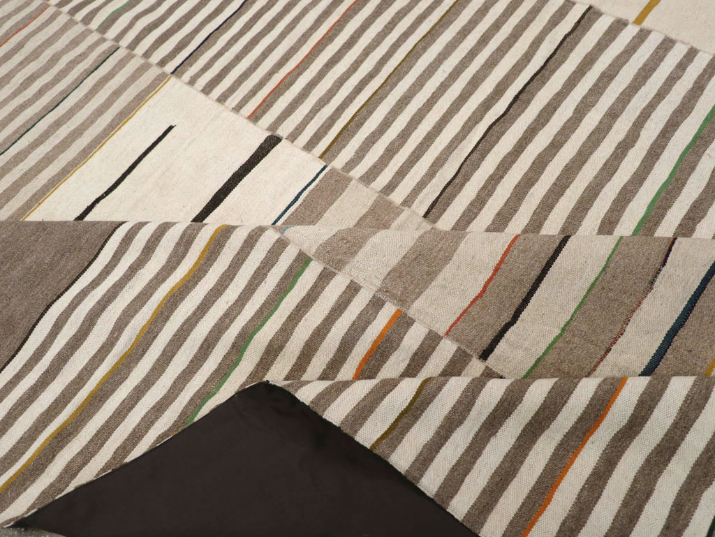 Contemporary Turkish Flatweave Kilim Room Size Carpet, No.31075 - Galerie Shabab