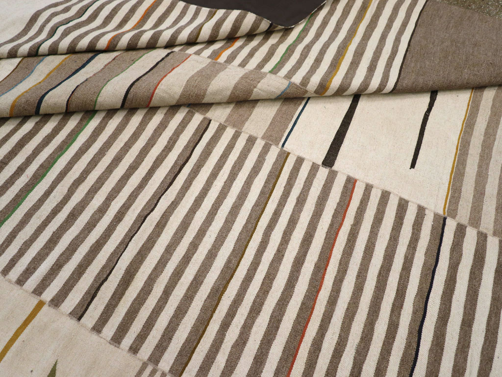 Contemporary Turkish Flatweave Kilim Room Size Carpet, No.31075 - Galerie Shabab