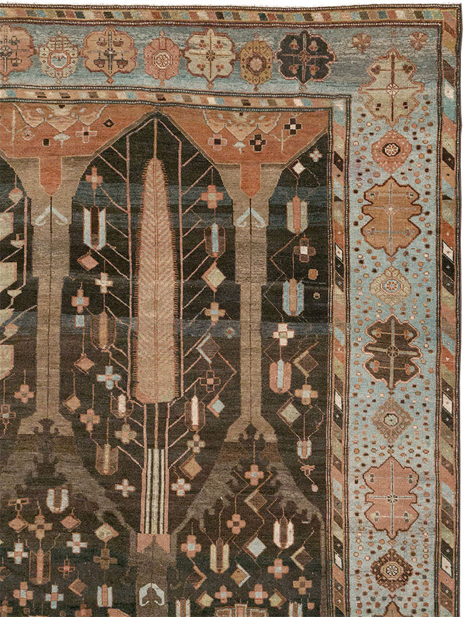 Antique Persian Bakhtiari Large Room Size Carpet, No.31078 - Galerie Shabab