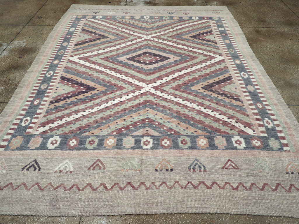Modern Turkish Flatweave Kilim Room Size Carpet, No.31080 - Galerie Shabab