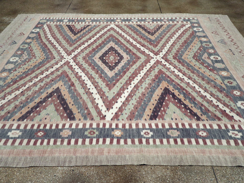 Modern Turkish Flatweave Kilim Room Size Carpet, No.31080 - Galerie Shabab