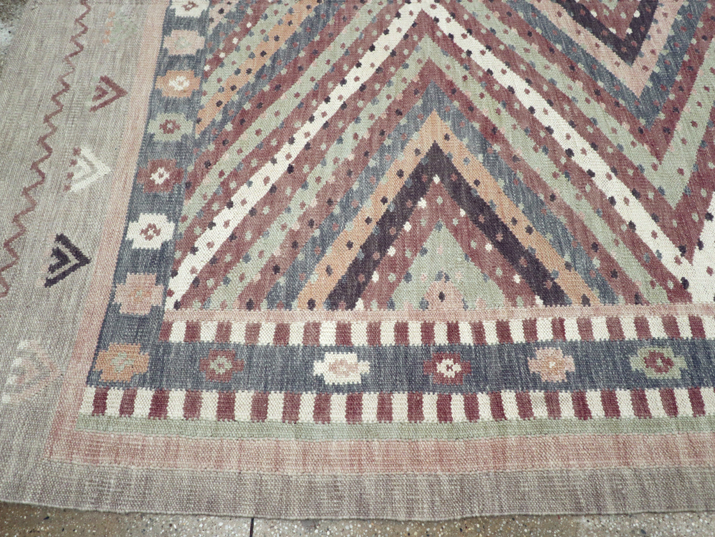 Modern Turkish Flatweave Kilim Room Size Carpet, No.31080 - Galerie Shabab