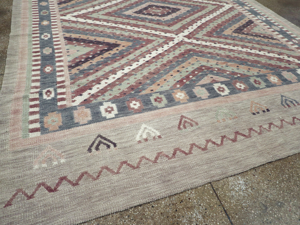 Modern Turkish Flatweave Kilim Room Size Carpet, No.31080 - Galerie Shabab