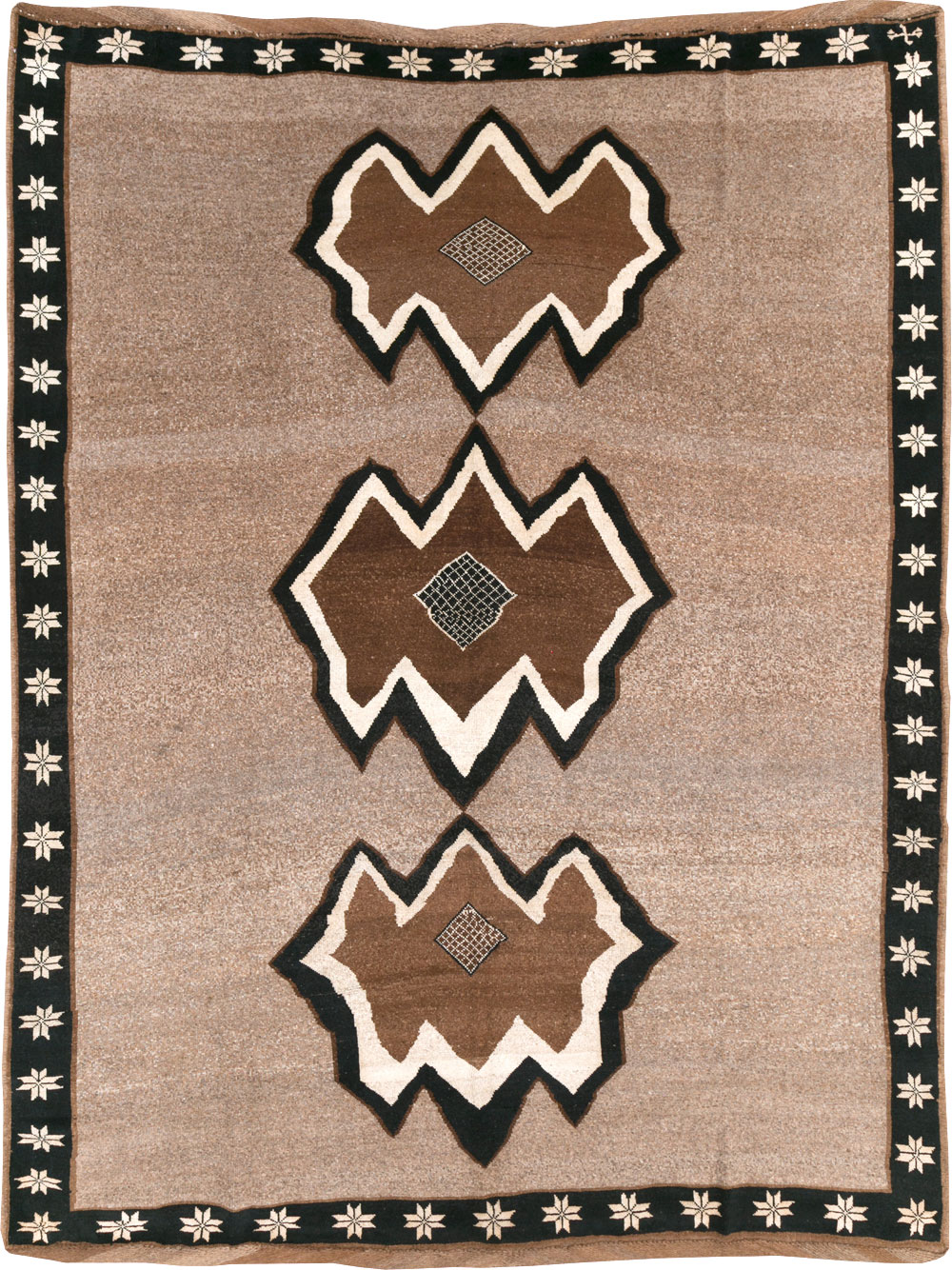 Vintage Turkish Anatolian Tribal Room Size Carpet, No.31112 - Galerie Shabab