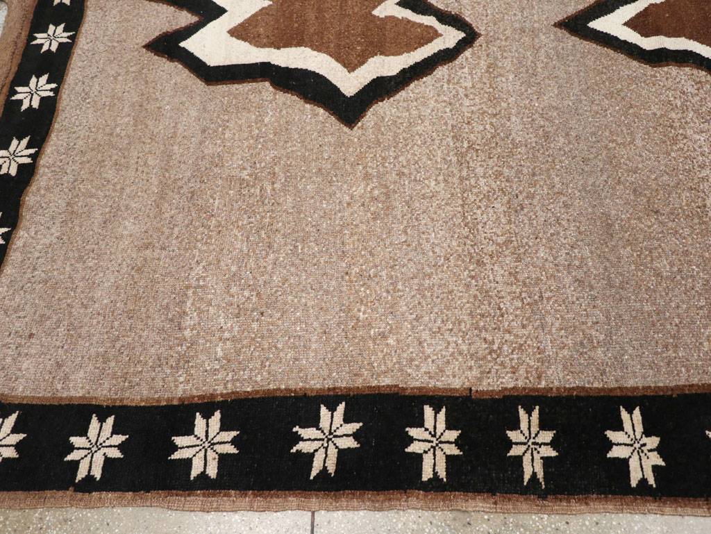 Vintage Turkish Anatolian Tribal Room Size Carpet, No.31112 - Galerie Shabab