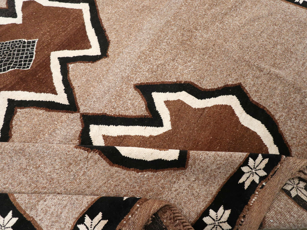 Vintage Turkish Anatolian Tribal Room Size Carpet, No.31112 - Galerie Shabab