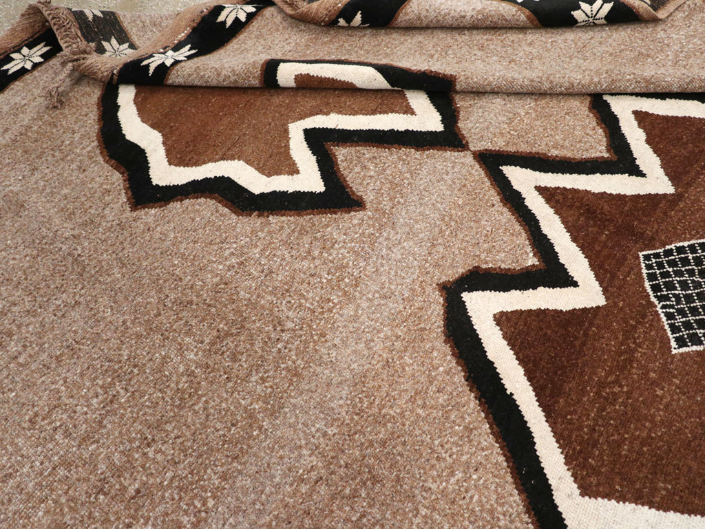 Vintage Turkish Anatolian Tribal Room Size Carpet, No.31112 - Galerie Shabab