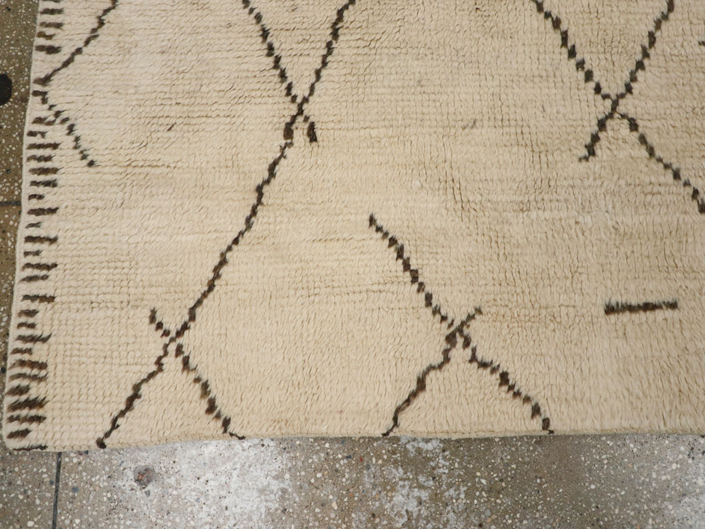 Contemporary Moroccan Runner, No.31114 - Galerie Shabab