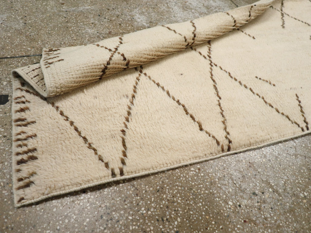 Contemporary Moroccan Runner, No.31114 - Galerie Shabab