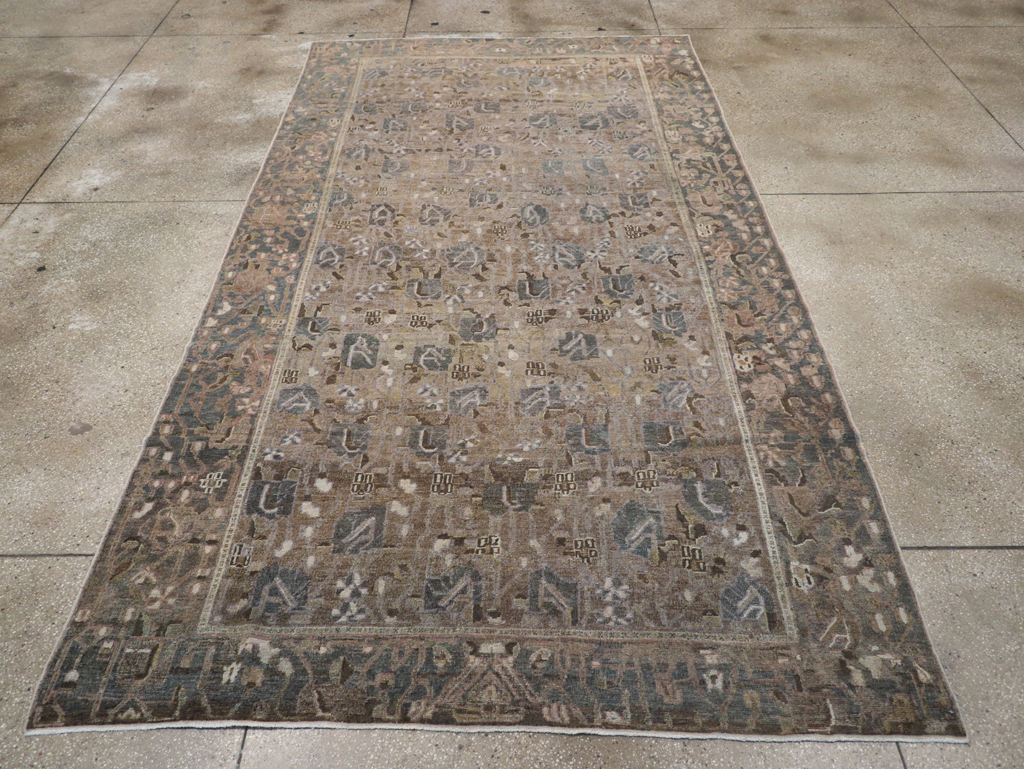 Antique Persian Bakhtiari Gallery Carpet, No.31115 - Galerie Shabab
