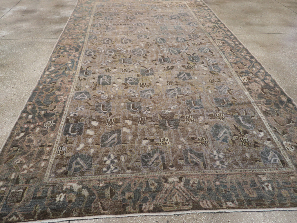 Antique Persian Bakhtiari Gallery Carpet, No.31115 - Galerie Shabab