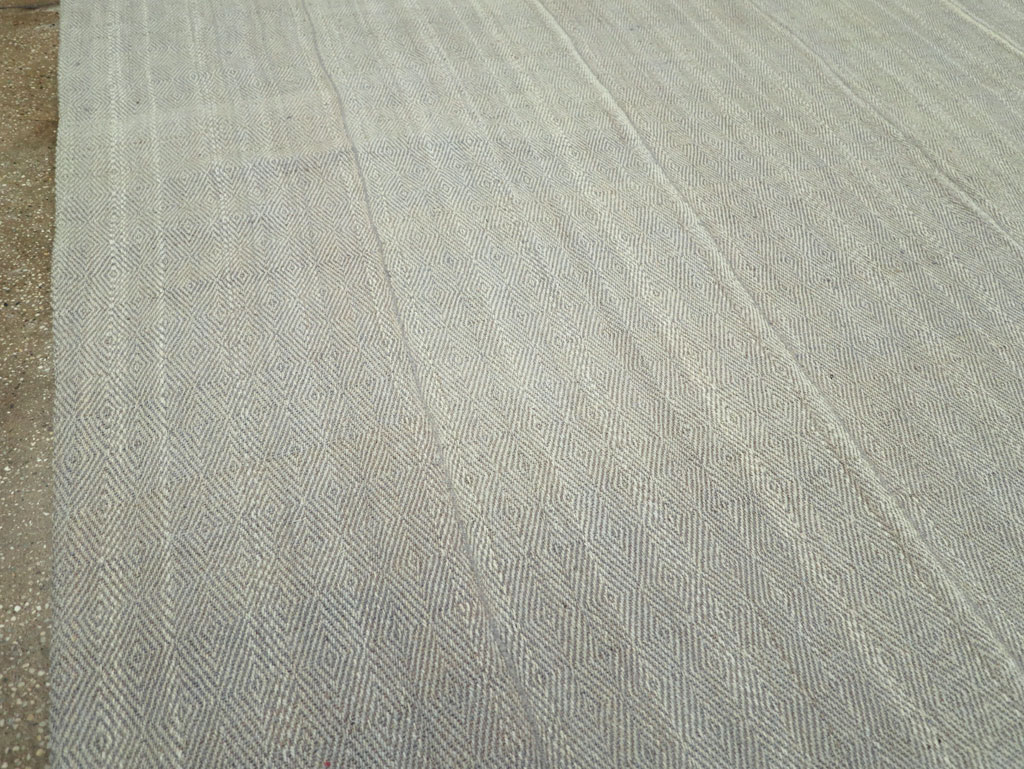 Contemporary Turkish Flatweave Kilim Room Size Carpet, No.31122 - Galerie Shabab