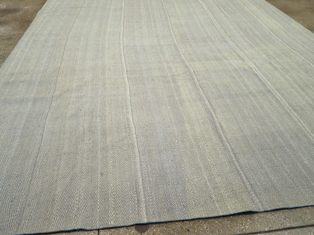 Contemporary Turkish Flatweave Kilim Room Size Carpet, No.31122 - Galerie Shabab