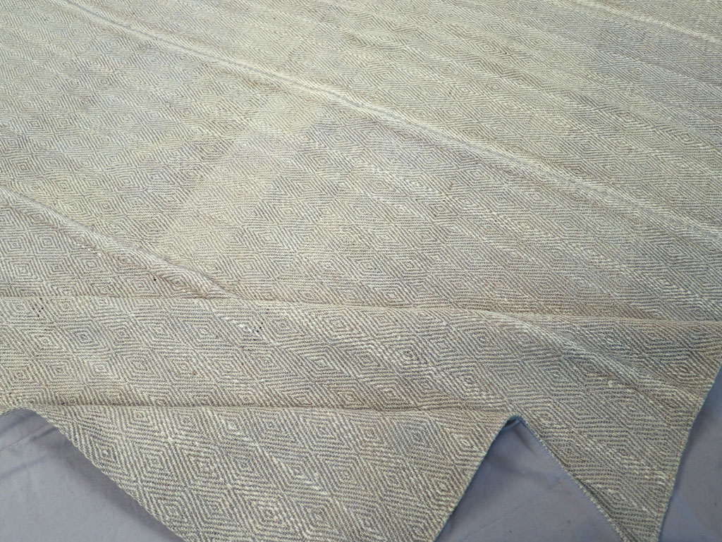 Contemporary Turkish Flatweave Kilim Room Size Carpet, No.31122 - Galerie Shabab