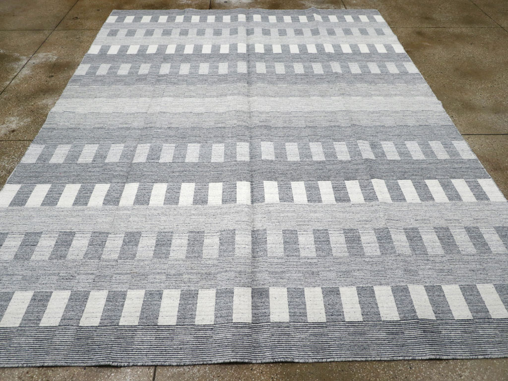 Contemporary Turkish Flatweave Room Size Carpet, No.31123 - Galerie Shabab