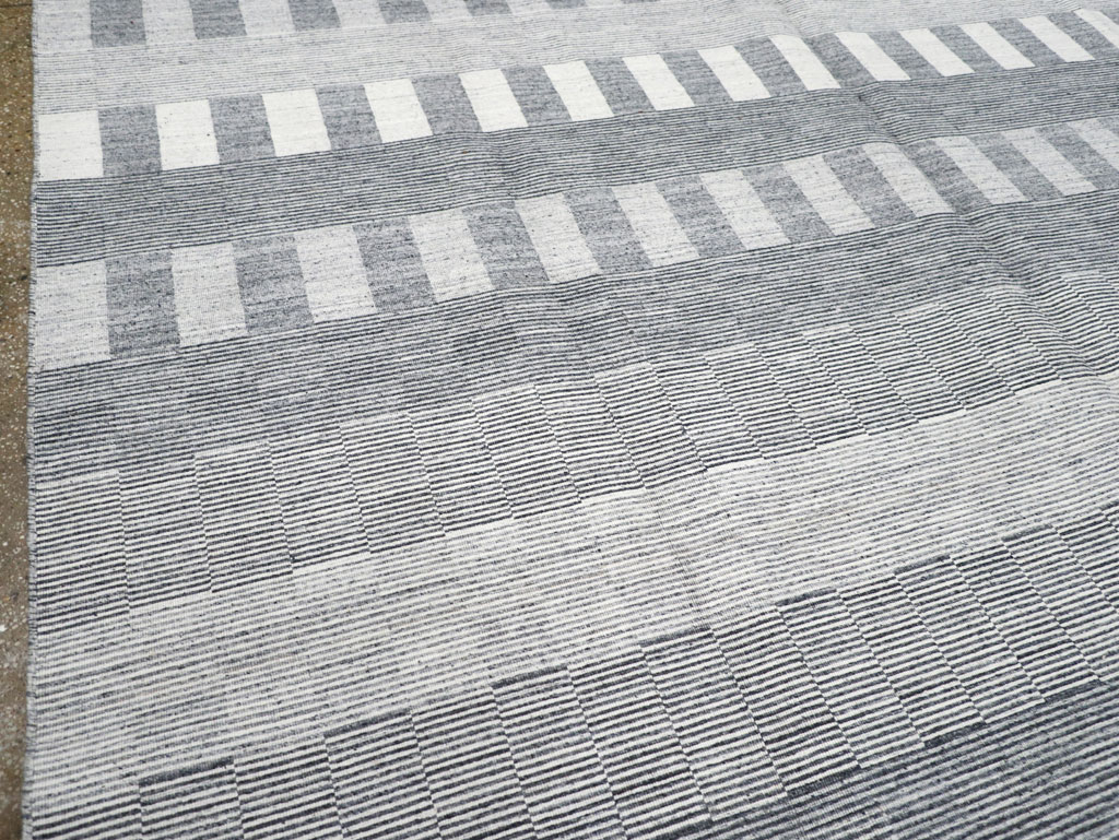 Contemporary Turkish Flatweave Room Size Carpet, No.31123 - Galerie Shabab