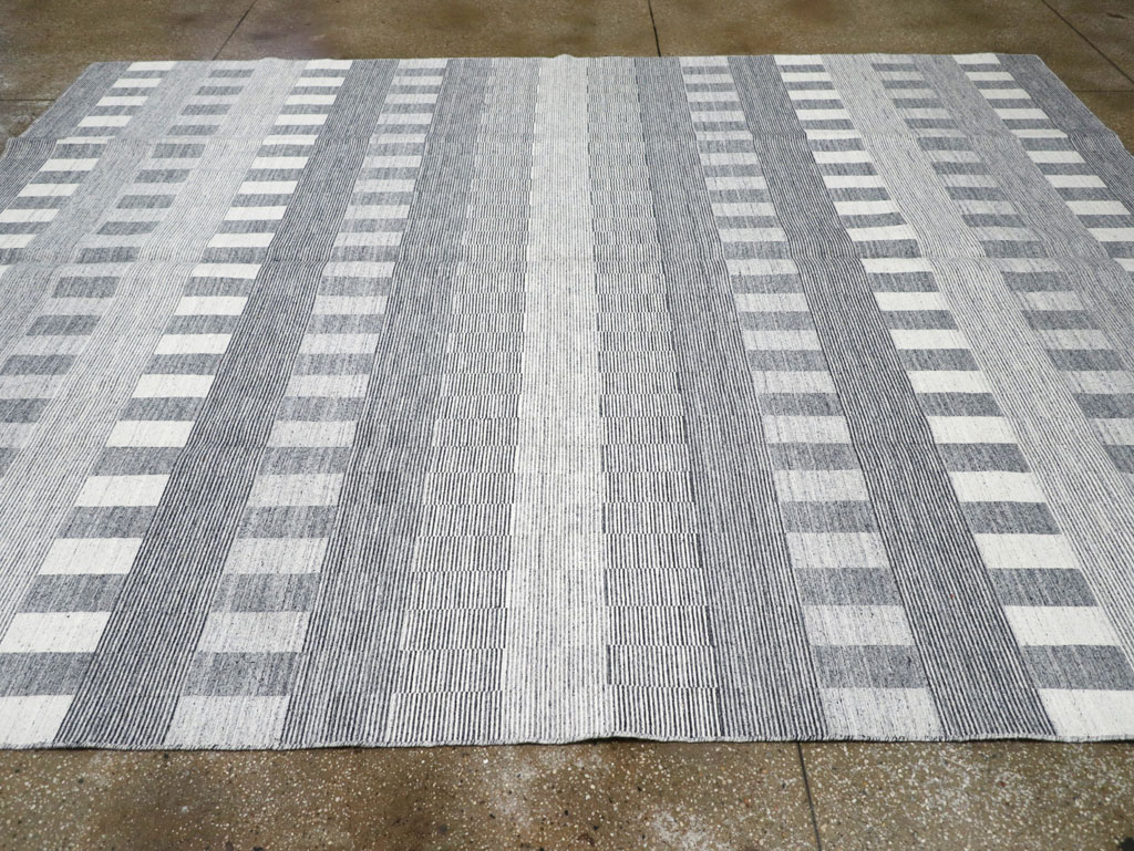 Contemporary Turkish Flatweave Room Size Carpet, No.31123 - Galerie Shabab
