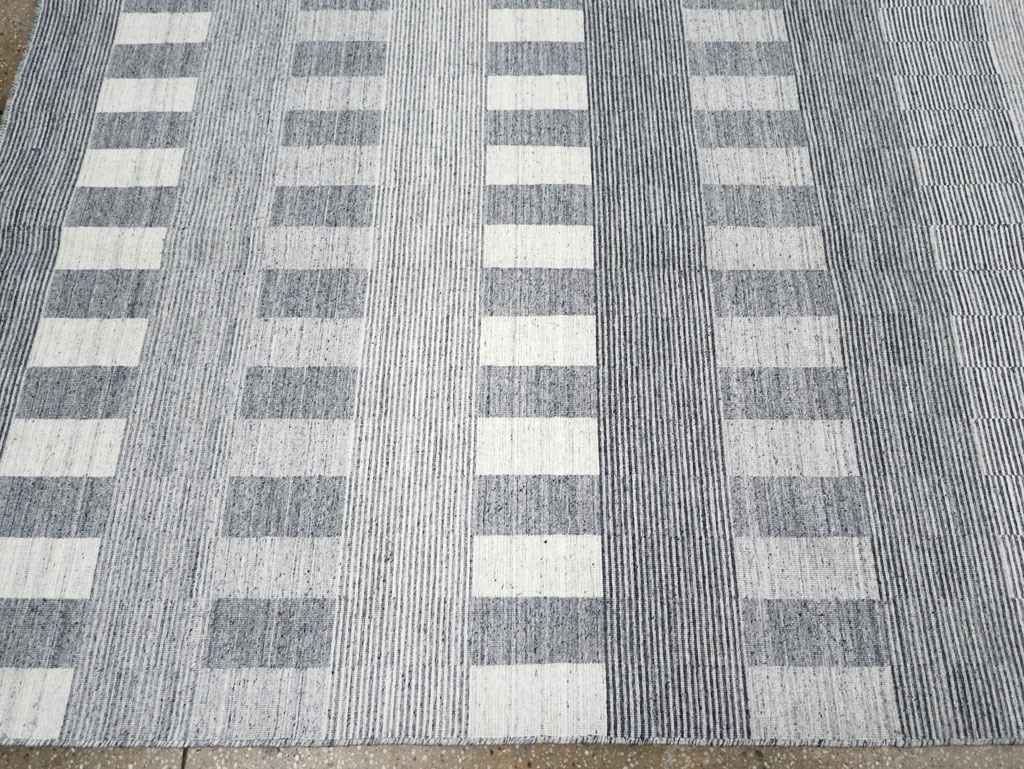 Contemporary Turkish Flatweave Room Size Carpet, No.31123 - Galerie Shabab