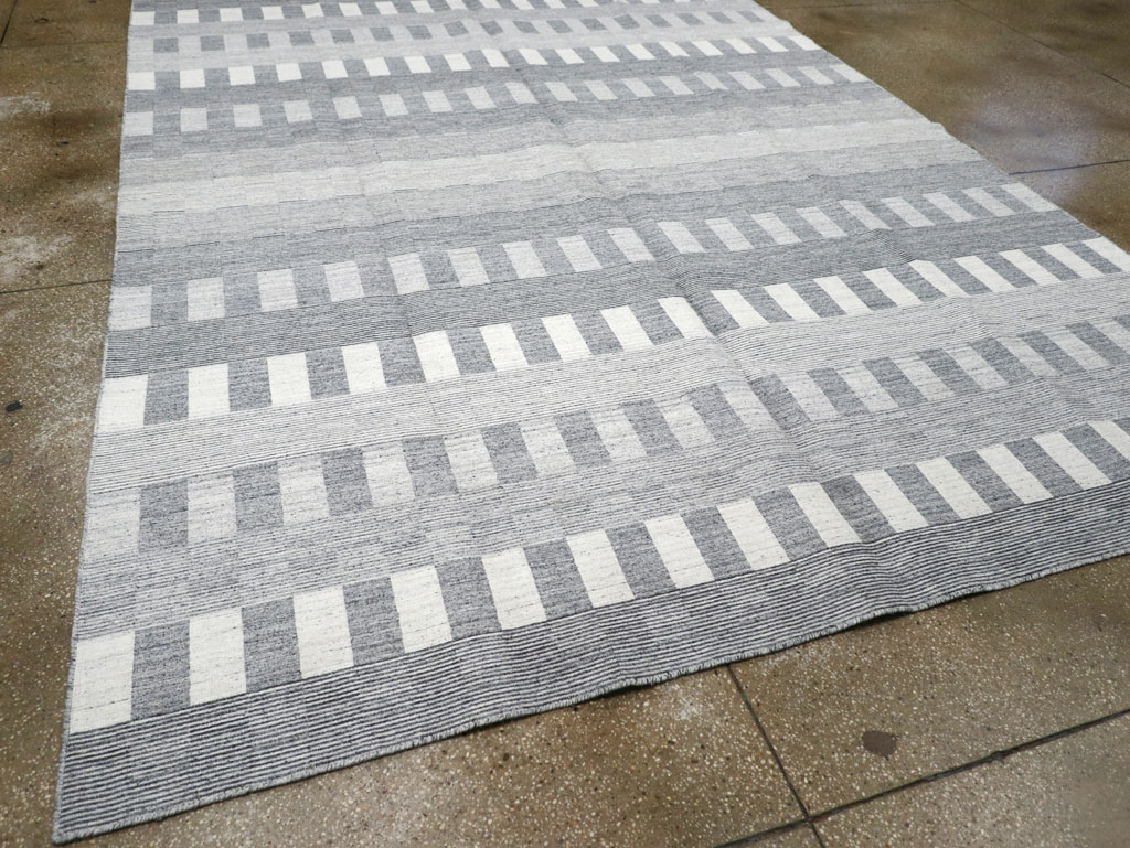 Contemporary Turkish Flatweave Room Size Carpet, No.31123 - Galerie Shabab