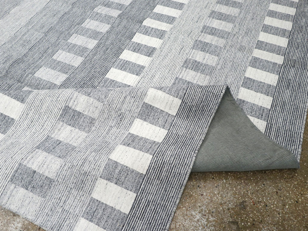 Contemporary Turkish Flatweave Room Size Carpet, No.31123 - Galerie Shabab