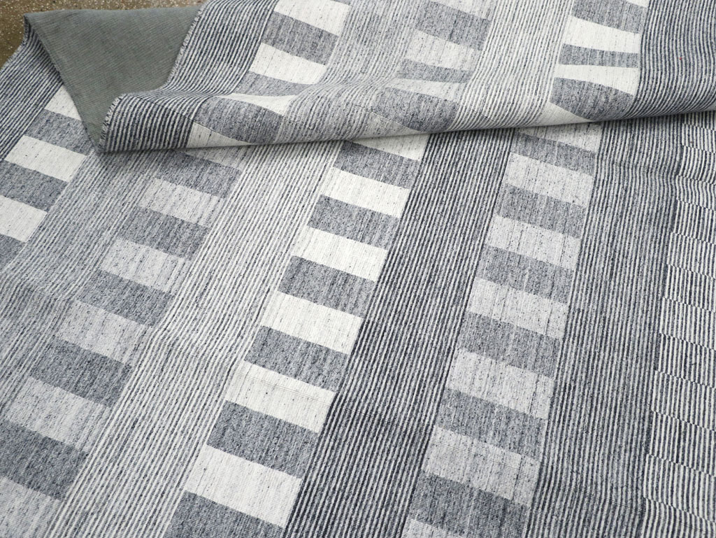 Contemporary Turkish Flatweave Room Size Carpet, No.31123 - Galerie Shabab