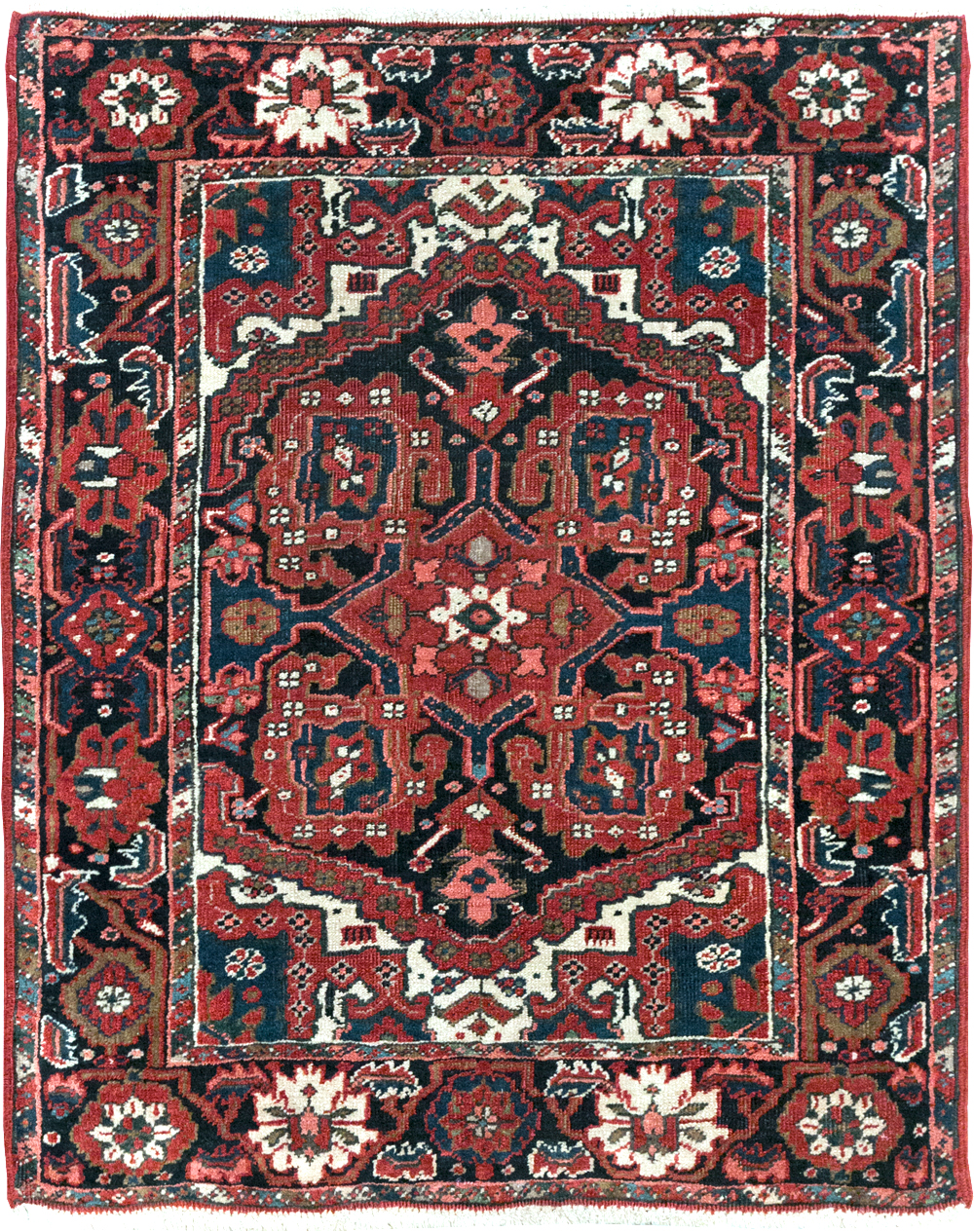 Antique Persian Heriz Throw Rug, No.31124 - Galerie Shabab