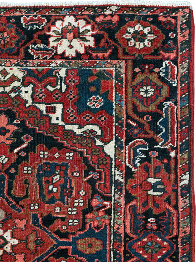 Antique Persian Heriz Throw Rug, No.31124 - Galerie Shabab