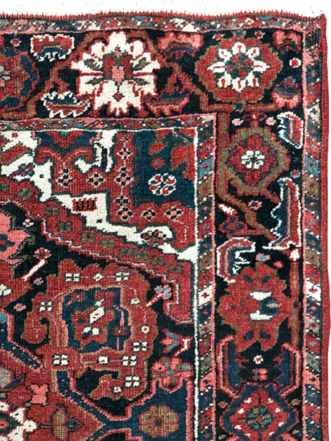 Antique Persian Heriz Throw Rug, No.31124 - Galerie Shabab
