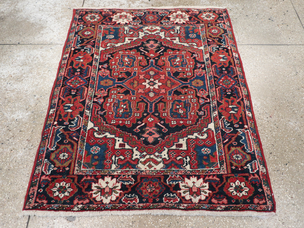 Antique Persian Heriz Throw Rug, No.31124 - Galerie Shabab