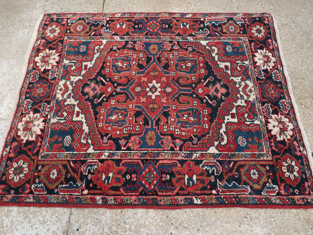 Antique Persian Heriz Throw Rug, No.31124 - Galerie Shabab