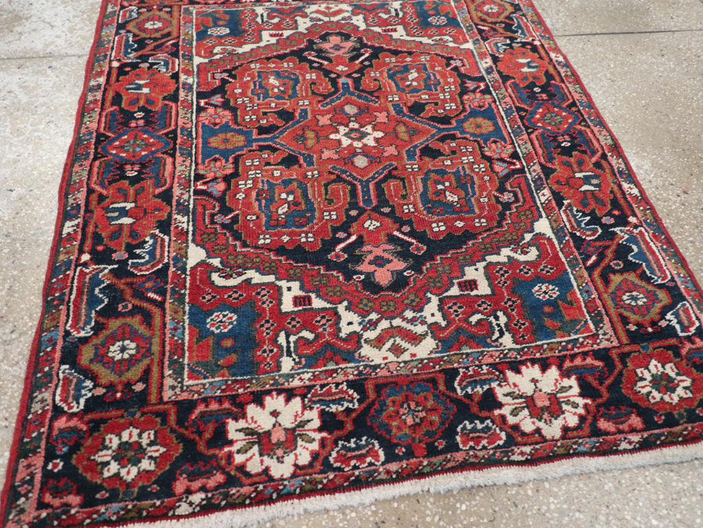 Antique Persian Heriz Throw Rug, No.31124 - Galerie Shabab