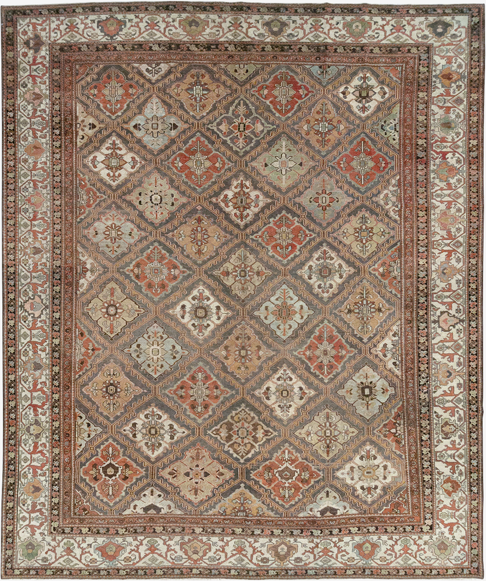 Antique Persian Bakhtiari Room Size Carpet, No.31136 - Galerie Shabab
