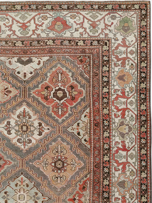 Antique Persian Bakhtiari Room Size Carpet, No.31136 - Galerie Shabab
