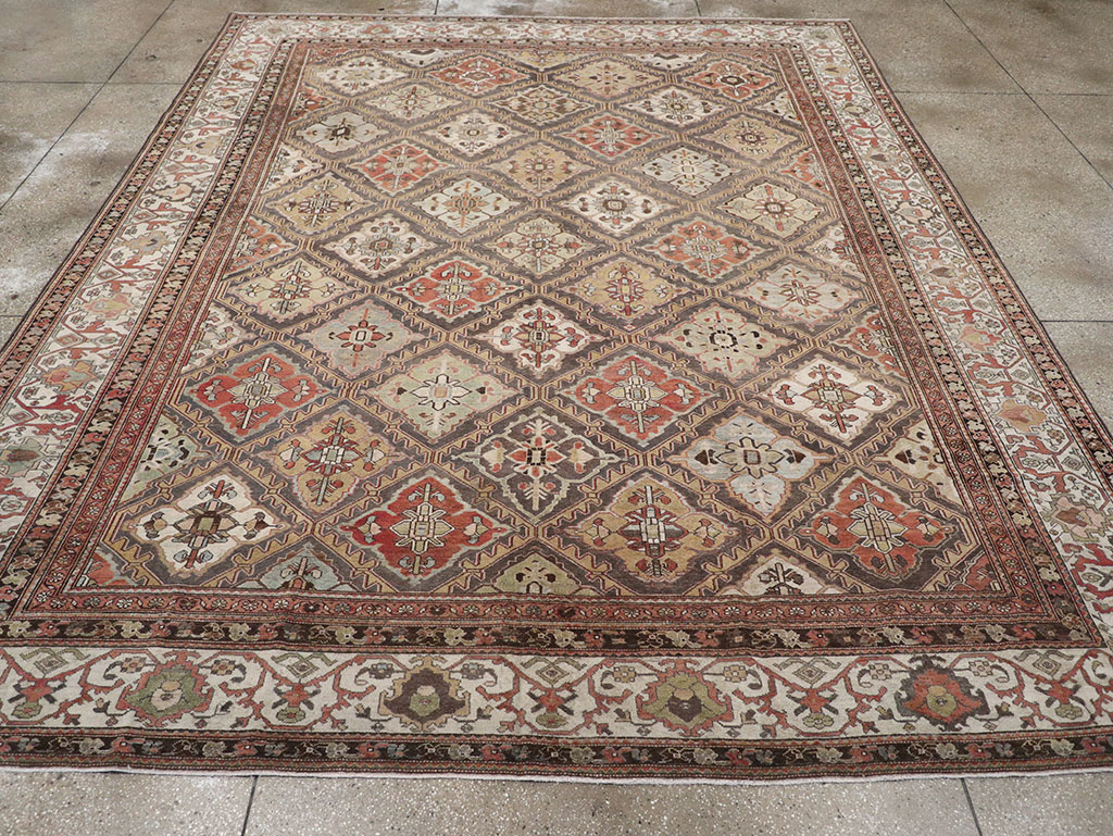 Antique Persian Bakhtiari Room Size Carpet, No.31136 - Galerie Shabab