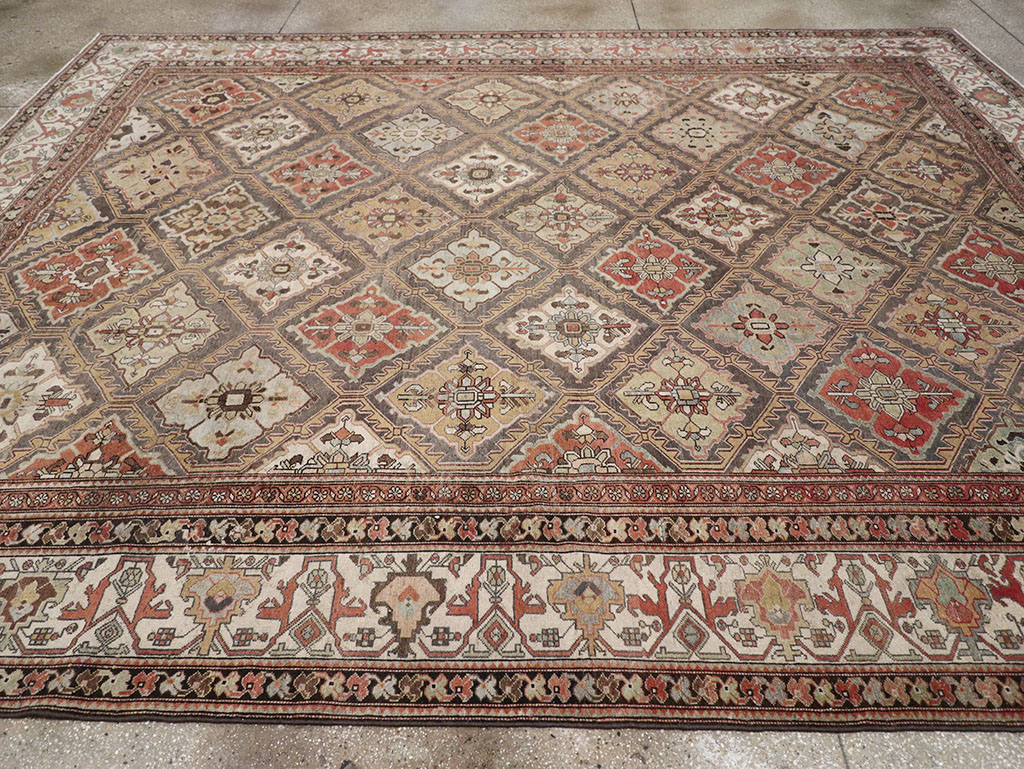 Antique Persian Bakhtiari Room Size Carpet, No.31136 - Galerie Shabab