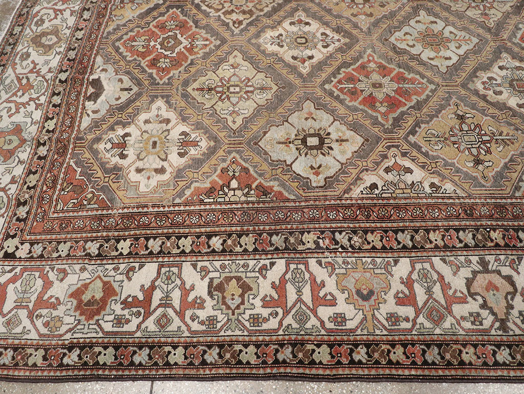Antique Persian Bakhtiari Room Size Carpet, No.31136 - Galerie Shabab