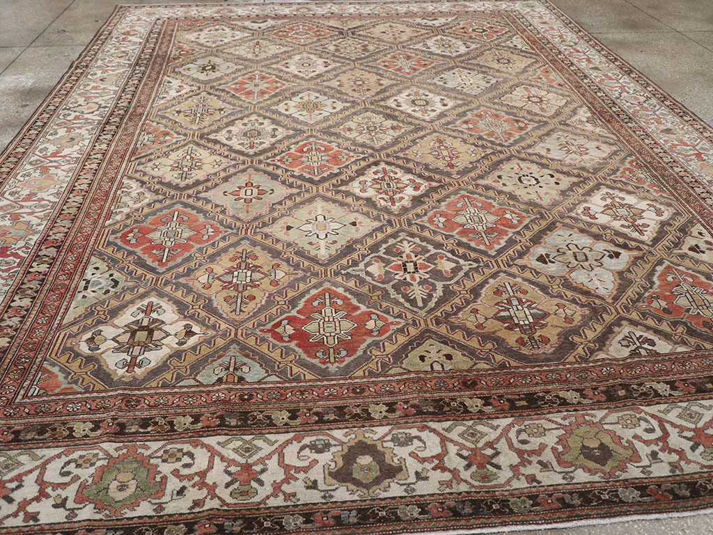 Antique Persian Bakhtiari Room Size Carpet, No.31136 - Galerie Shabab