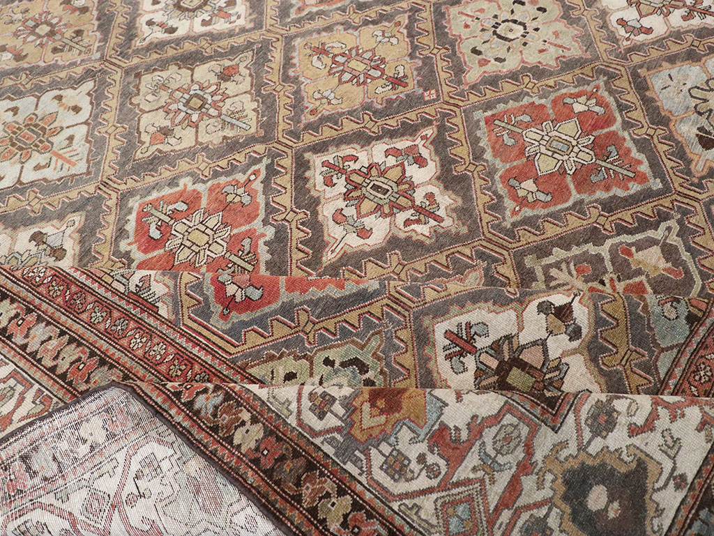 Antique Persian Bakhtiari Room Size Carpet, No.31136 - Galerie Shabab