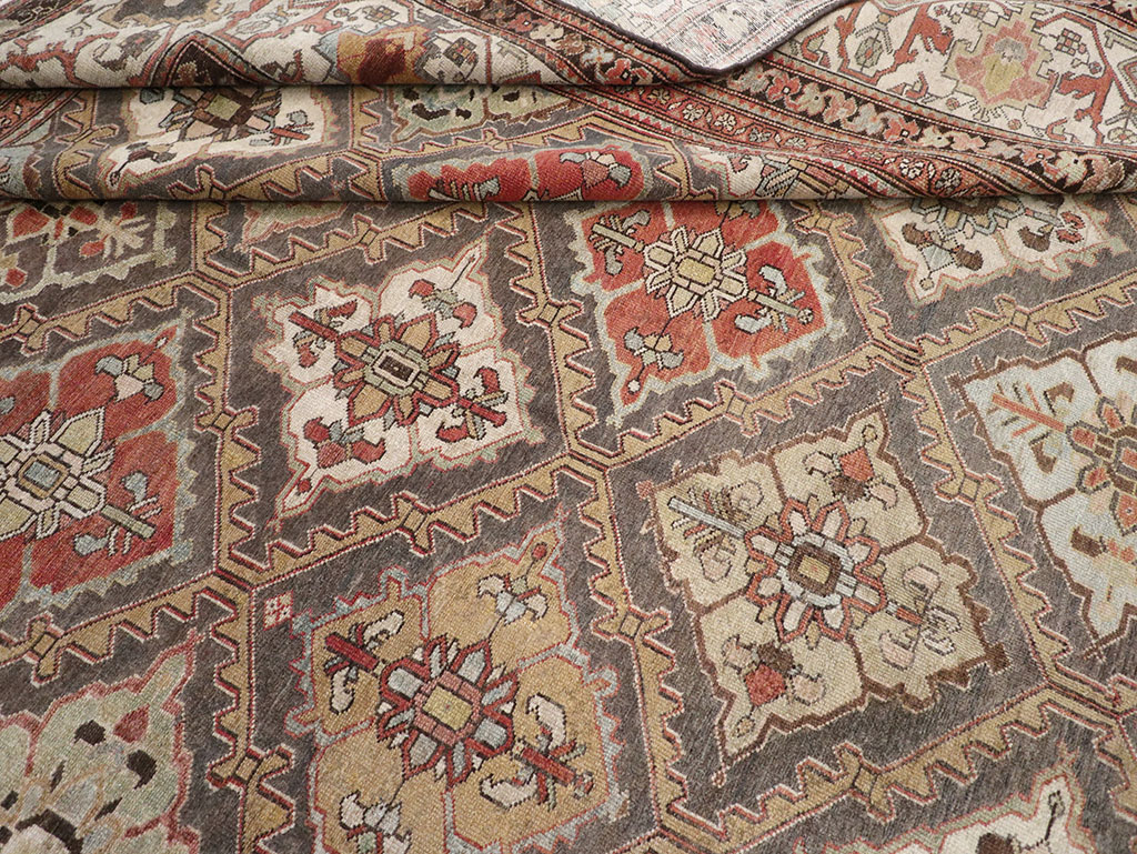 Antique Persian Bakhtiari Room Size Carpet, No.31136 - Galerie Shabab