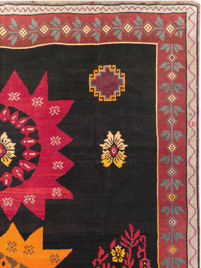 Vintage Turkish Anatolian Large Tribal Room Size Carpet, No.31139 - Galerie Shabab