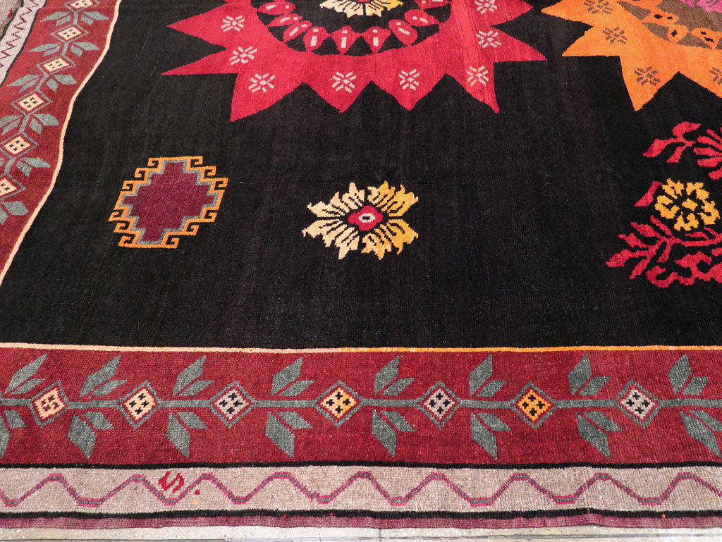 Vintage Turkish Anatolian Large Tribal Room Size Carpet, No.31139 - Galerie Shabab