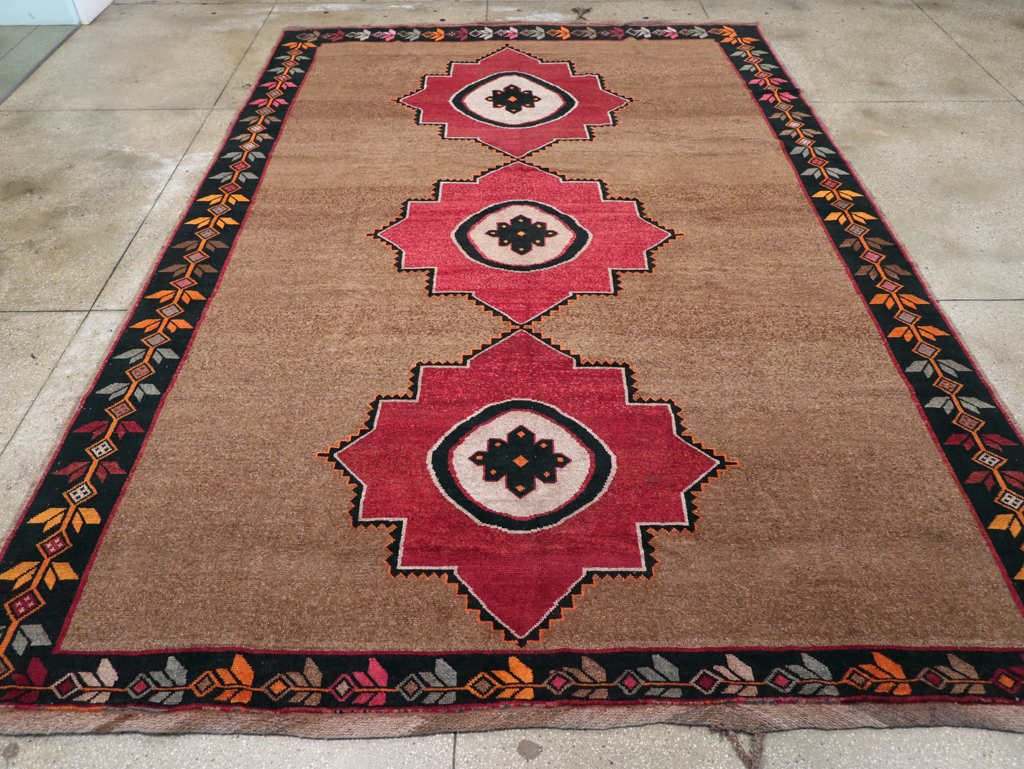 Vintage Turkish Anatolian Tribal Room Size Carpet, No.31141 - Galerie Shabab