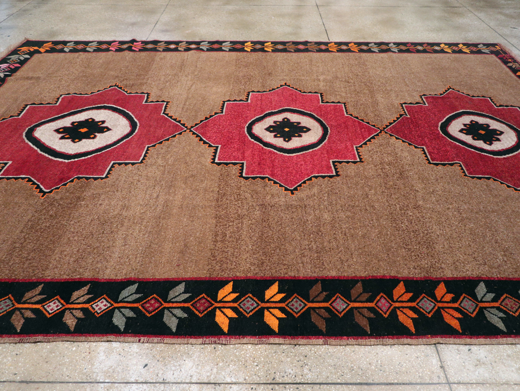 Vintage Turkish Anatolian Tribal Room Size Carpet, No.31141 - Galerie Shabab
