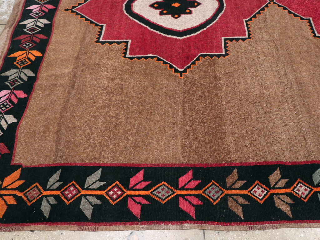 Vintage Turkish Anatolian Tribal Room Size Carpet, No.31141 - Galerie Shabab