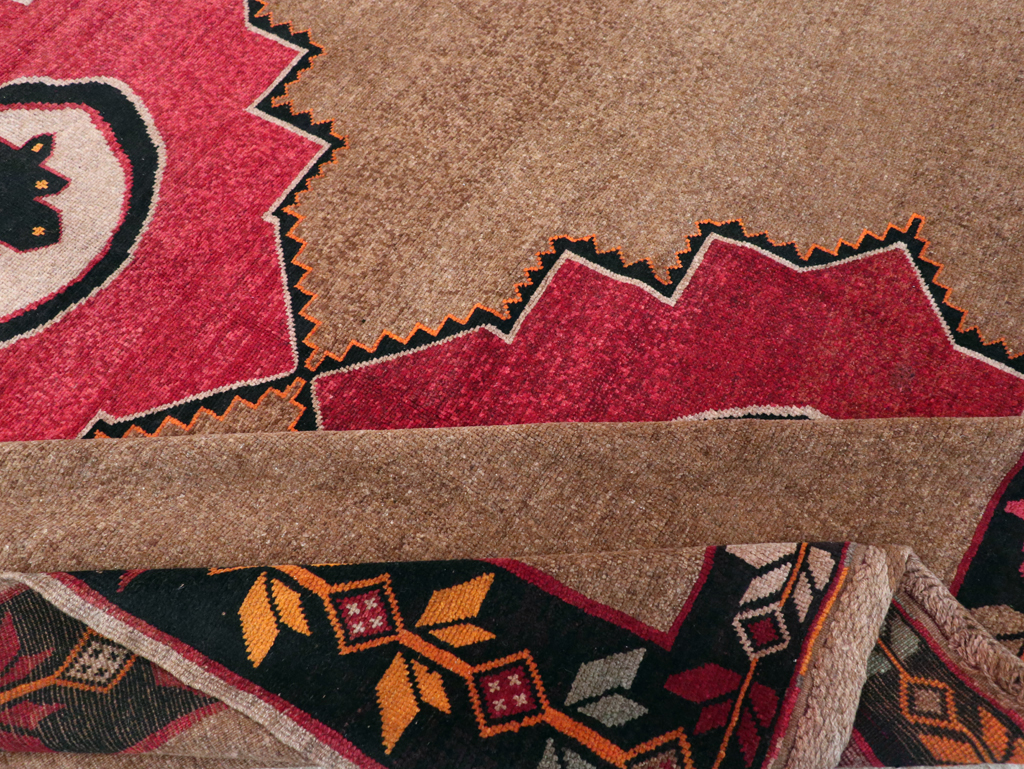 Vintage Turkish Anatolian Tribal Room Size Carpet, No.31141 - Galerie Shabab