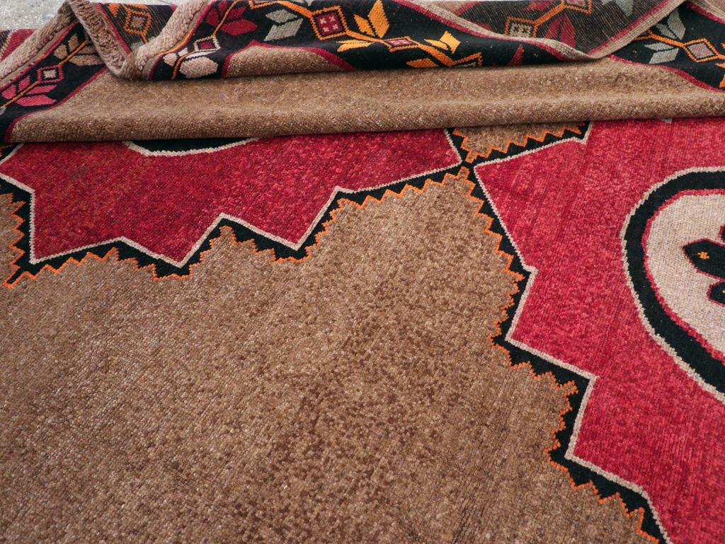 Vintage Turkish Anatolian Tribal Room Size Carpet, No.31141 - Galerie Shabab