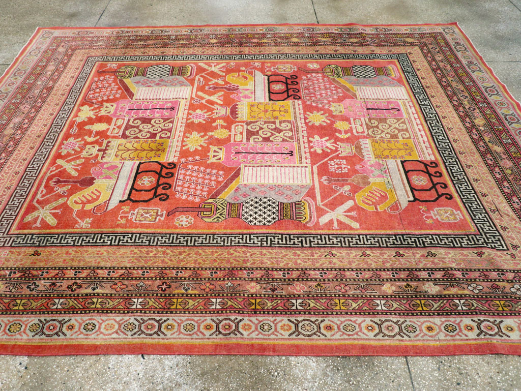 Antique East Turkestan Vase Khotan Small Room Size Carpet, No.31144 - Galerie Shabab